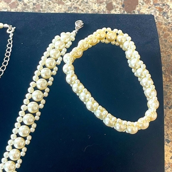 Faux Pearl Necklace set - Classy - Picture 3 of 3
